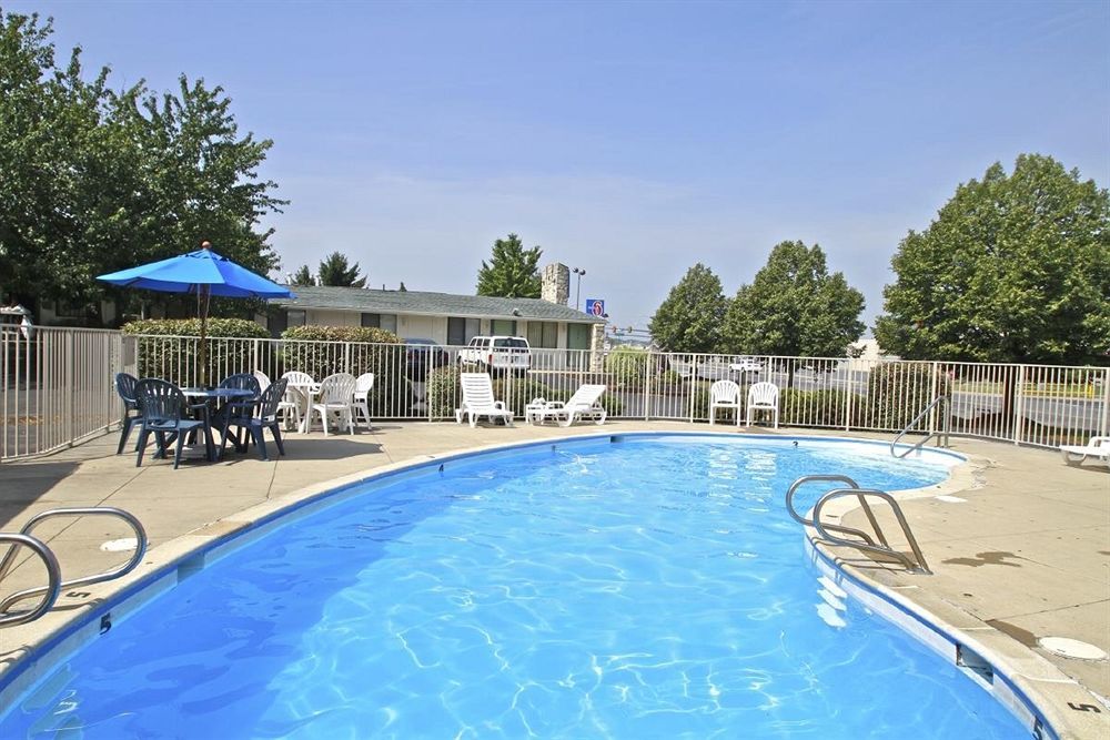 Howard Johnson By Wyndham Harrisonburg Exteriör bild